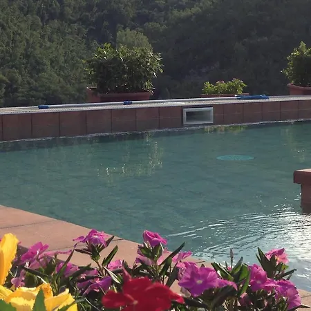 مزرعة للإقامة Tenuta Dei Cavalieri Molino del Piano